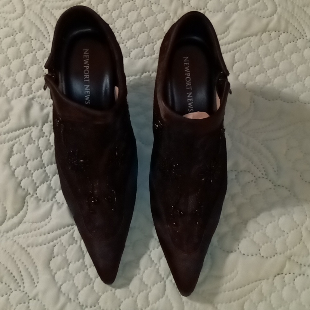 Newport News style #21888 color black. Original box.